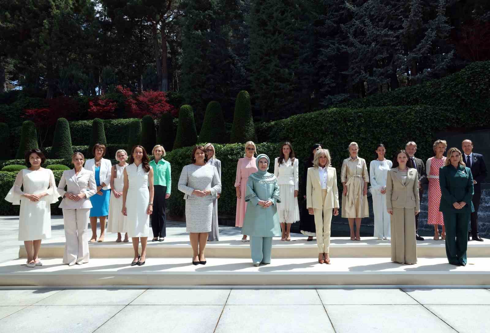 Emine Erdoğan, NATO marjında lider eşleriyle Çankaya Köşkü’nde bir araya geldi 4 emine erdogan nato marjinda lider esleriyle cankaya koskunde bir araya geldi 0 NbdGF9Lq