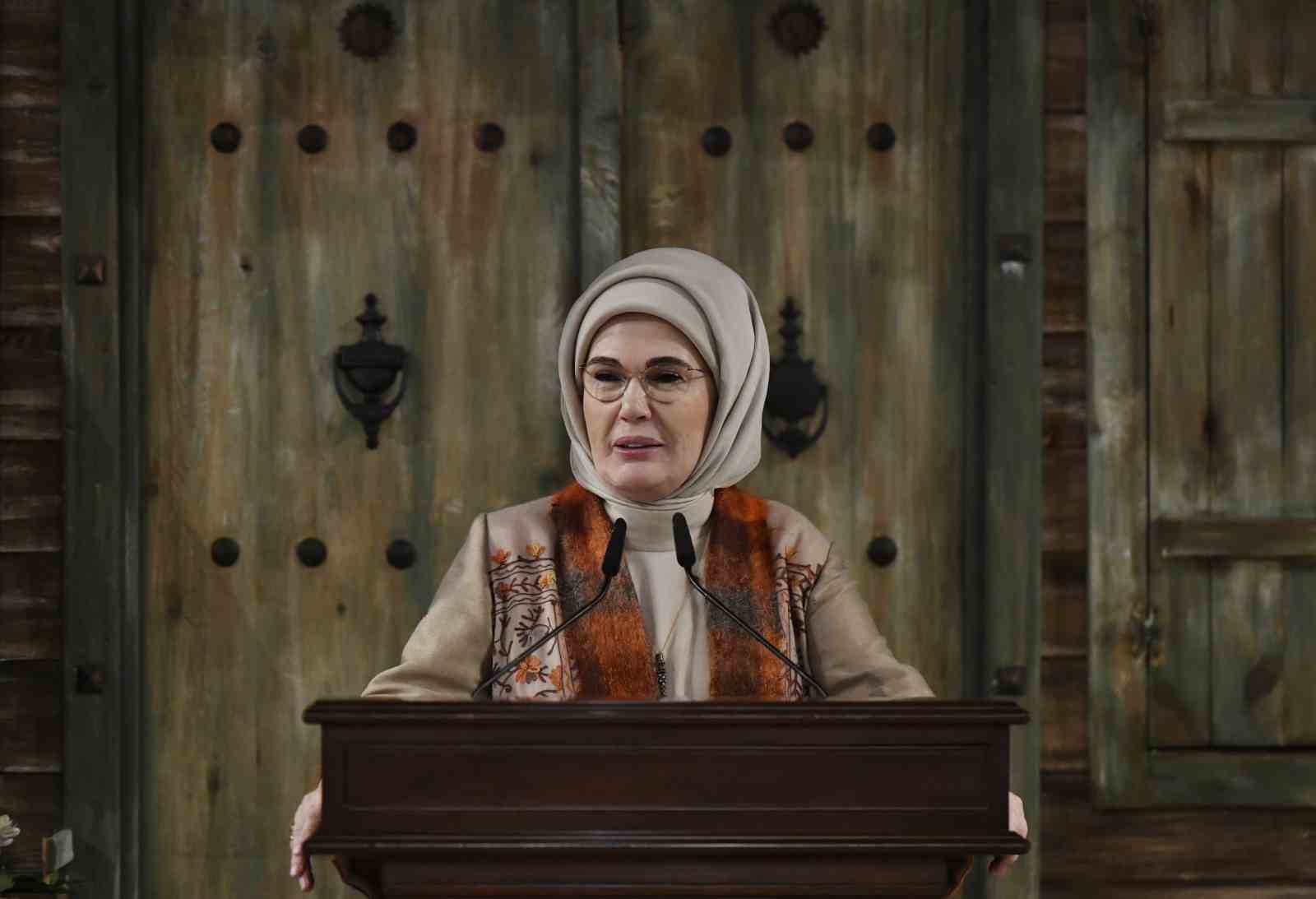 emine erdogan onursal baskani oldugu dernek ve vakiflarin temsilcileriyle bir araya geldi 2