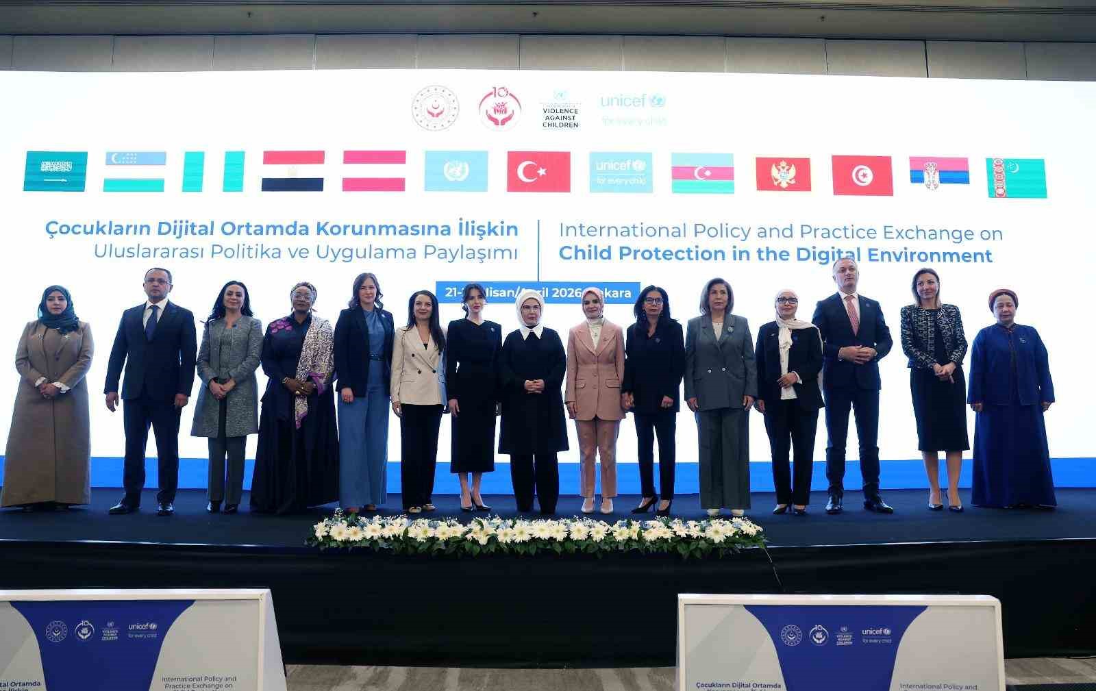 Emine Erdoğan: "Özellikle teknoloji şirketlerinin hesap verebilir olmaları ve çocuk dostu tasarım yapmaları bir zorunluluktur" 6 emine erdogan ozellikle teknoloji sirketlerinin hesap verebilir olmalari ve cocuk dostu tasarim yapmalari bir