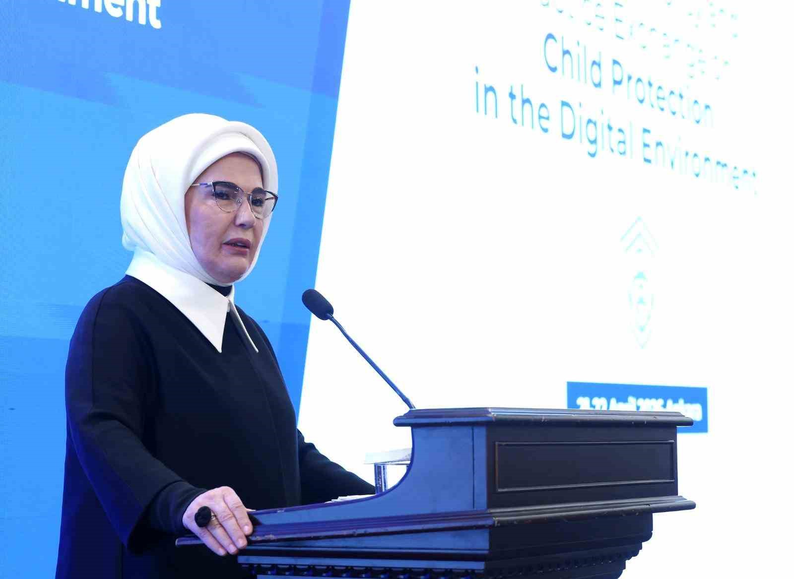 Emine Erdoğan: "Özellikle teknoloji şirketlerinin hesap verebilir olmaları ve çocuk dostu tasarım yapmaları bir zorunluluktur" 4 emine erdogan ozellikle teknoloji sirketlerinin hesap verebilir olmalari ve cocuk dostu tasarim yapmalari bir EkNMC58I