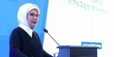 emine-erdogan-ozellikle-teknoloji-sirketlerinin-hesap-verebilir-olmalari-ve-cocuk-dostu-tasarim-yapmalari-bir-SauCT6hK.jpg