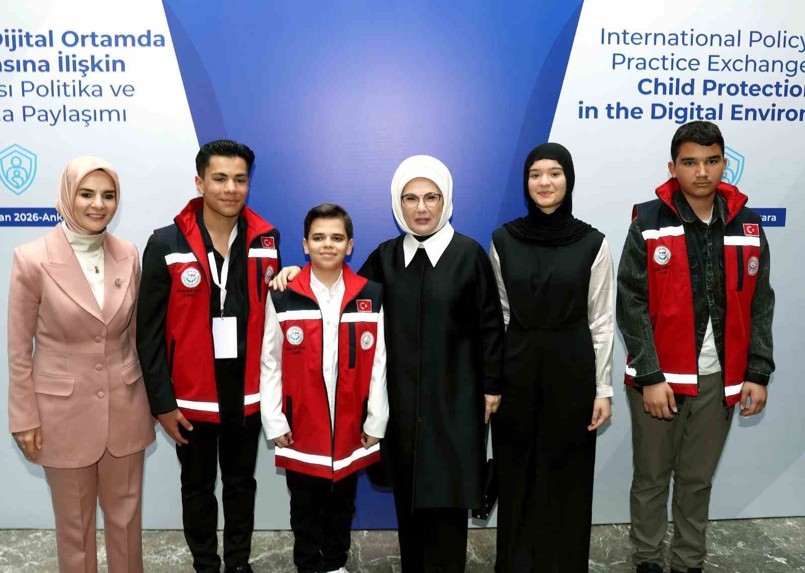 Emine Erdoğan: "Özellikle teknoloji şirketlerinin hesap verebilir olmaları ve çocuk dostu tasarım yapmaları bir zorunluluktur" 5 emine erdogan ozellikle teknoloji sirketlerinin hesap verebilir olmalari ve cocuk dostu tasarim yapmalari bir Zptr6Zca
