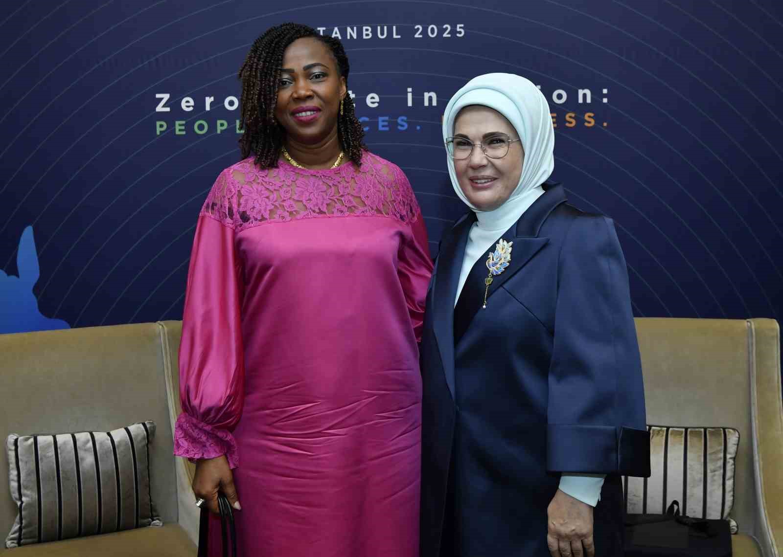 emine erdogan sierra leone cumhurbaskaninin esi fatima maada bio ile gorustu 0 pzC8zbFk