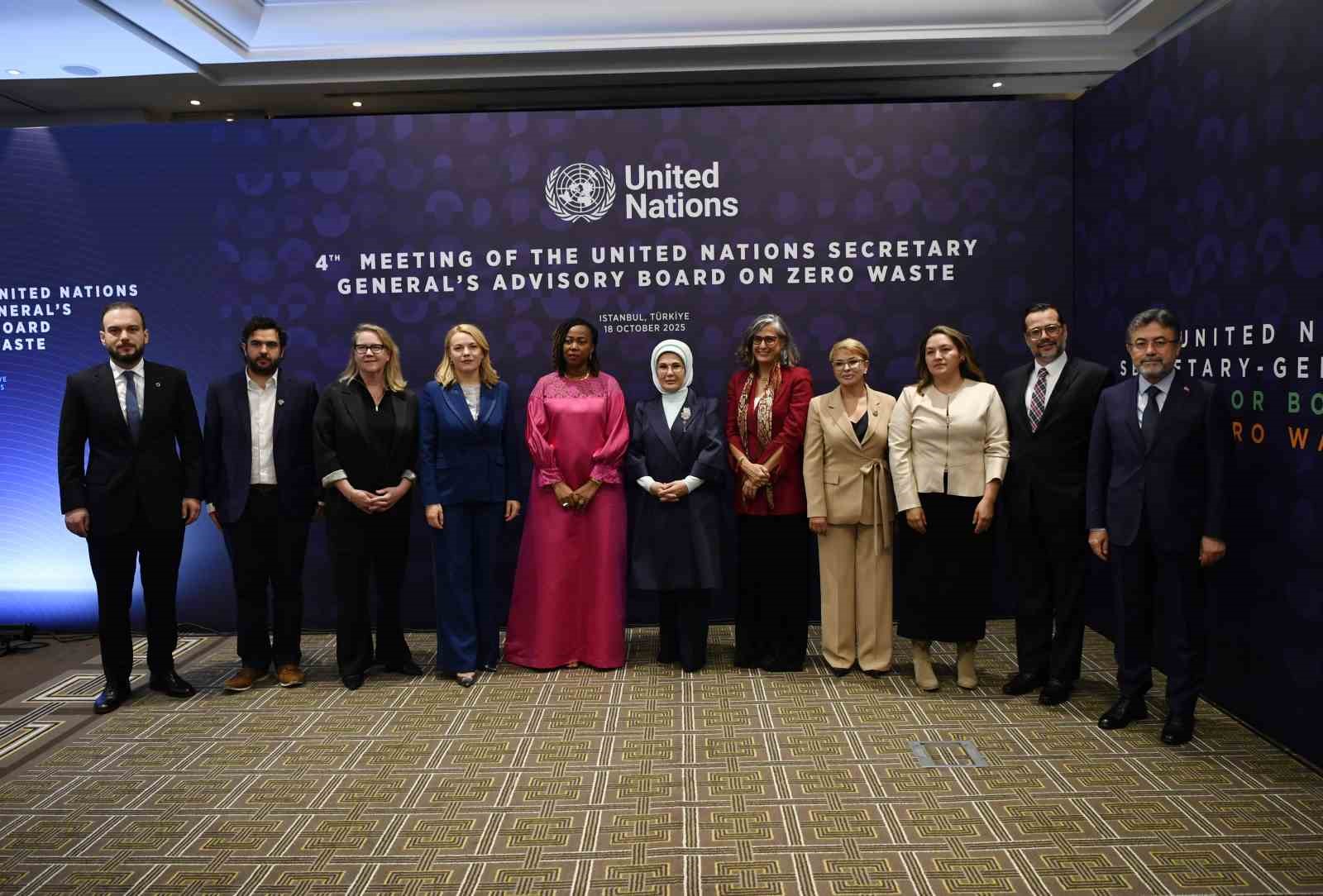 Emine Erdoğan: "Sıfır Atık Hareketi 21. yüzyılın en büyük iyilik hareketidir, bu hareketin öncüsü olmaktan gurur duyuyoruz" 6 emine erdogan sifir atik hareketi 21 yuzyilin en buyuk iyilik hareketidir bu hareketin oncusu