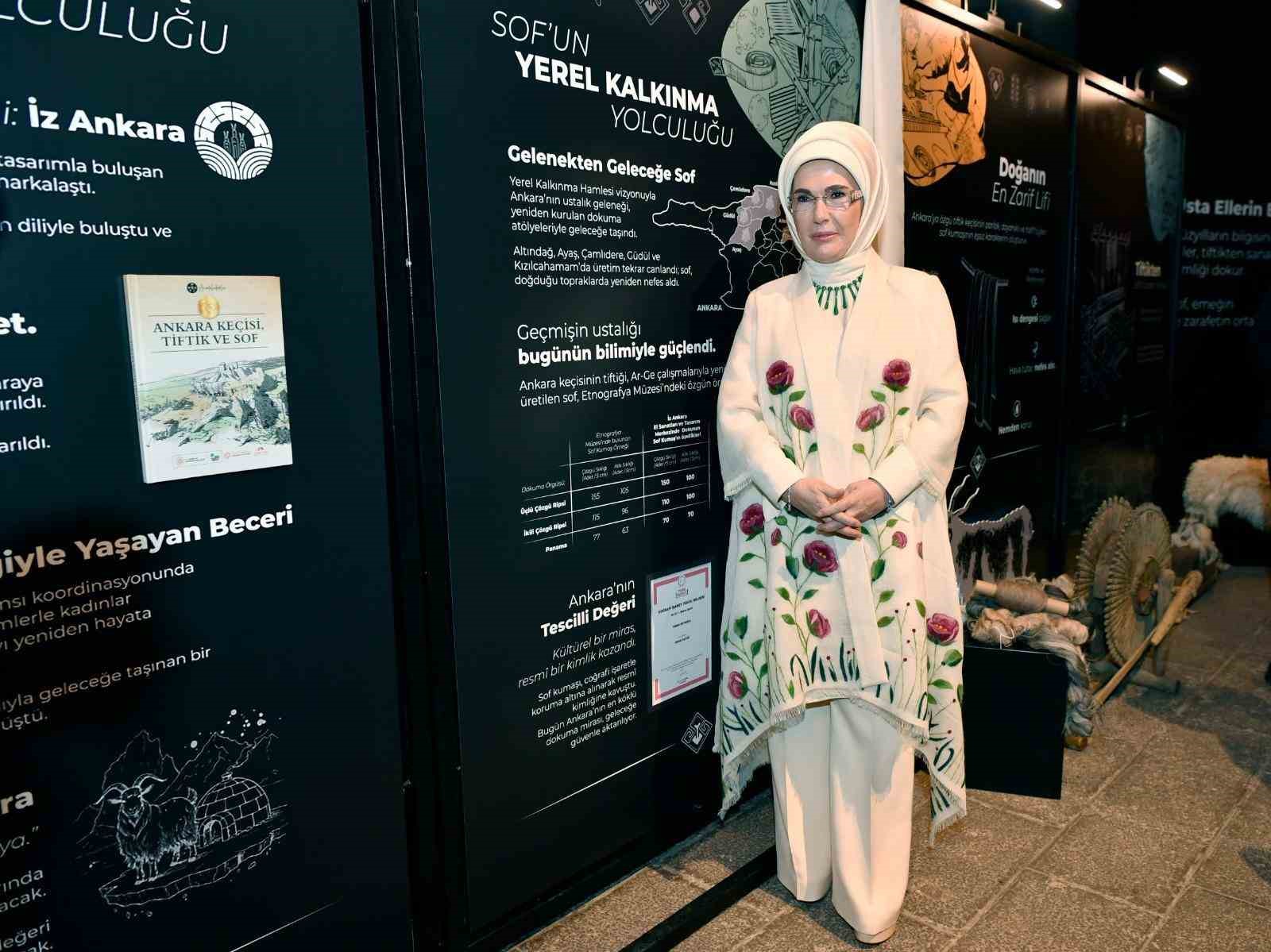 emine erdogan sof kumasinin desenlerindeki zevkiselim ve dokumasindaki ustalik onu 16 ve 17 yuzyillarda 6vgcM6yk