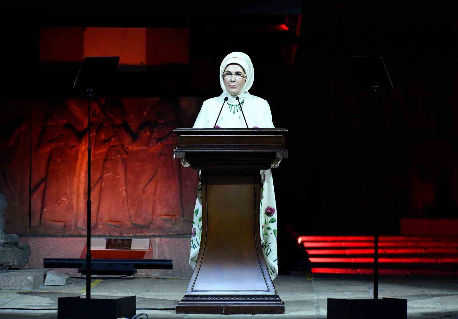 emine erdogan sof kumasinin desenlerindeki zevkiselim ve dokumasindaki ustalik onu 16 ve 17 yuzyillarda Sa3KzRp4