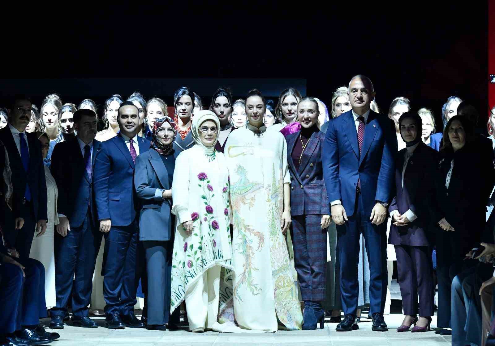 emine erdogan sof kumasinin desenlerindeki zevkiselim ve dokumasindaki ustalik onu 16 ve 17 yuzyillarda n2vii6Tu