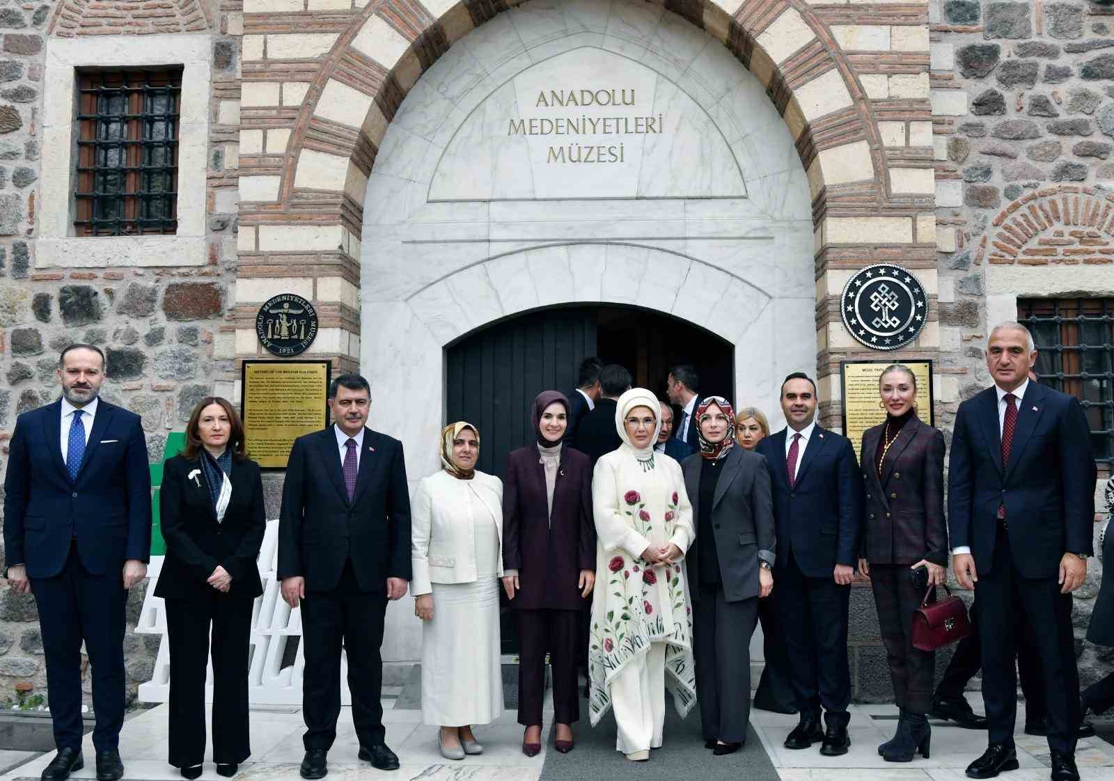 emine erdogan sof kumasinin desenlerindeki zevkiselim ve dokumasindaki ustalik onu 16 ve 17 yuzyillarda y71Umubn