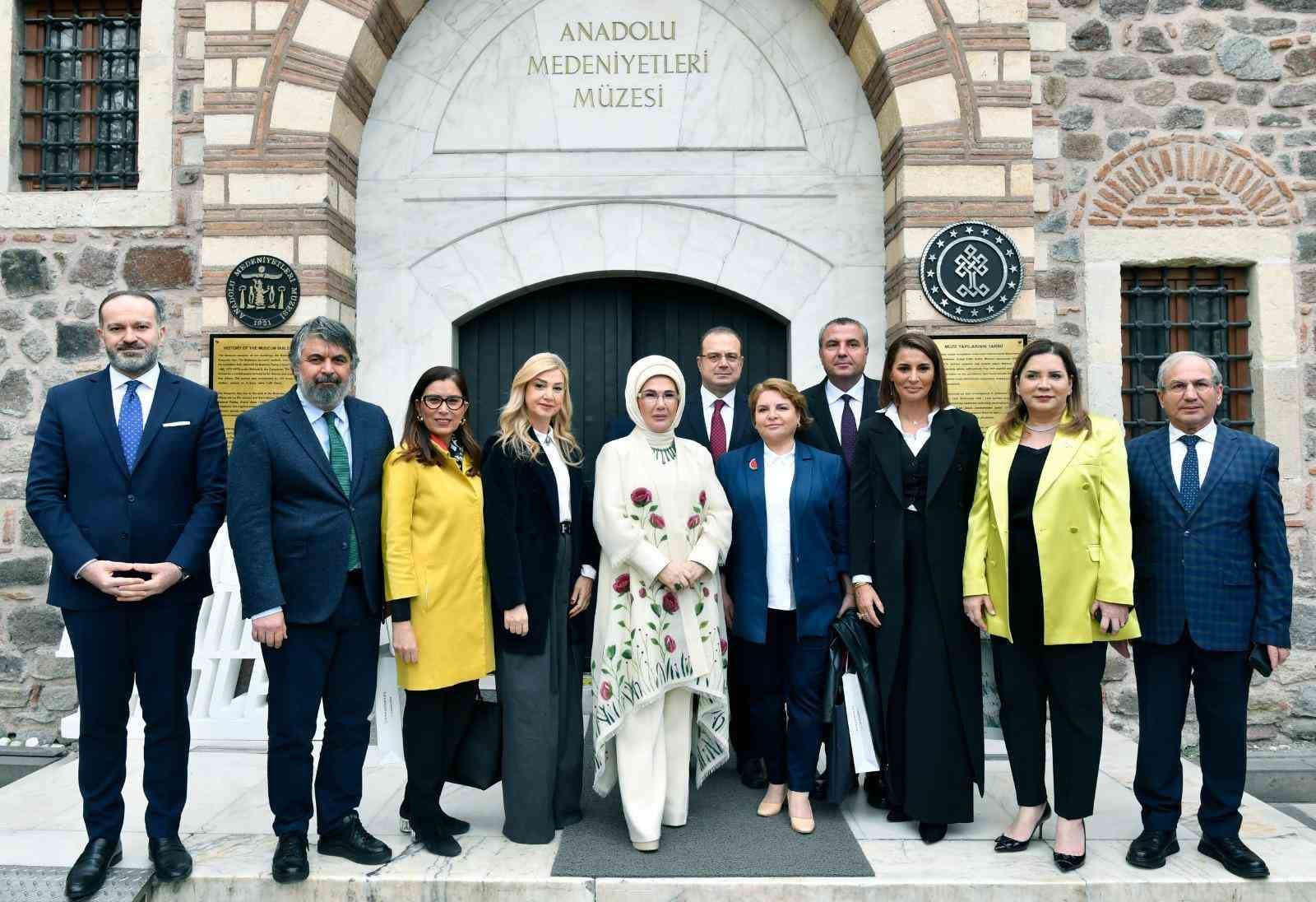 emine erdogan sof kumasinin desenlerindeki zevkiselim ve dokumasindaki ustalik onu 16 ve 17 yuzyillarda