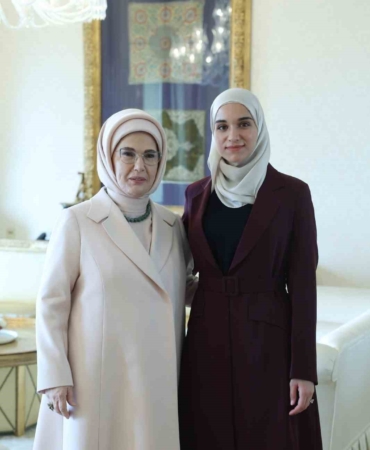 emine-erdogan-suriye-cumhurbaskani-saranin-esi-latife-el-durubi-ile-gorustu-98EDnqEa.jpg