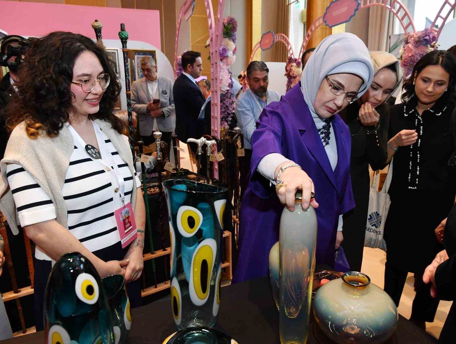 Emine Erdoğan, TOGEM-DER’in geleneksel "Cemre Çarşısı"nın açılışına katıldı 4 emine erdogan togem derin geleneksel cemre carsisinin acilisina katildi 0 13rENXLI