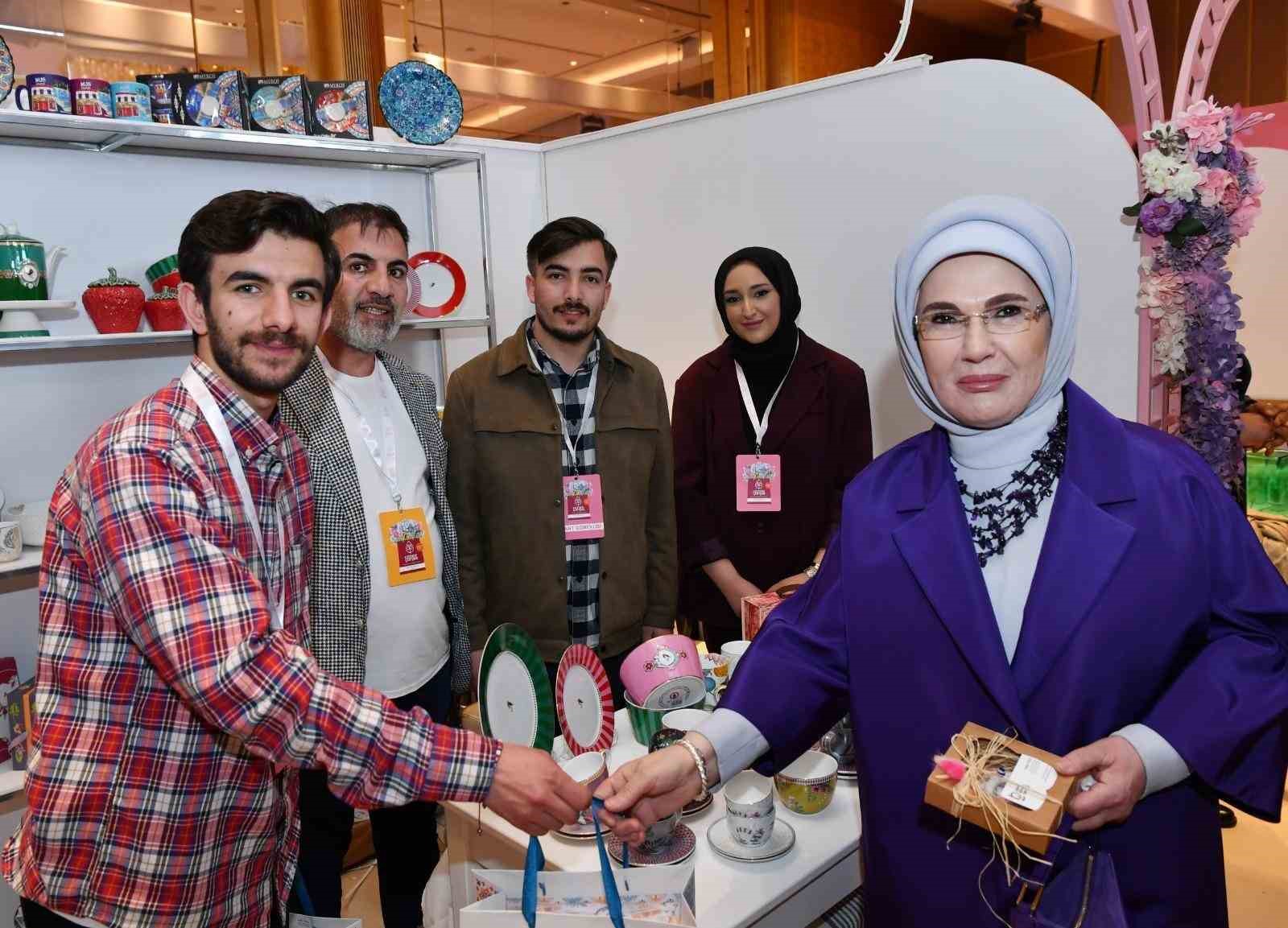 Emine Erdoğan, TOGEM-DER’in geleneksel "Cemre Çarşısı"nın açılışına katıldı 8 emine erdogan togem derin geleneksel cemre carsisinin acilisina katildi 4 w9yqZ5Jj