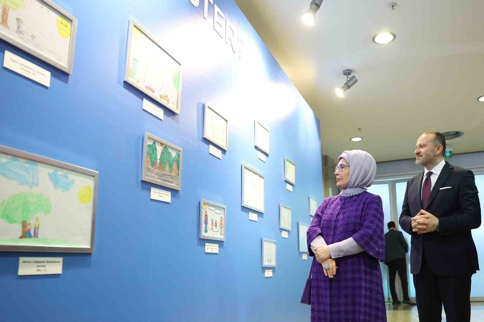 emine erdogan trt uluslararasi cocuk medyasi zirvesine katildi 0 QaQXWqB9