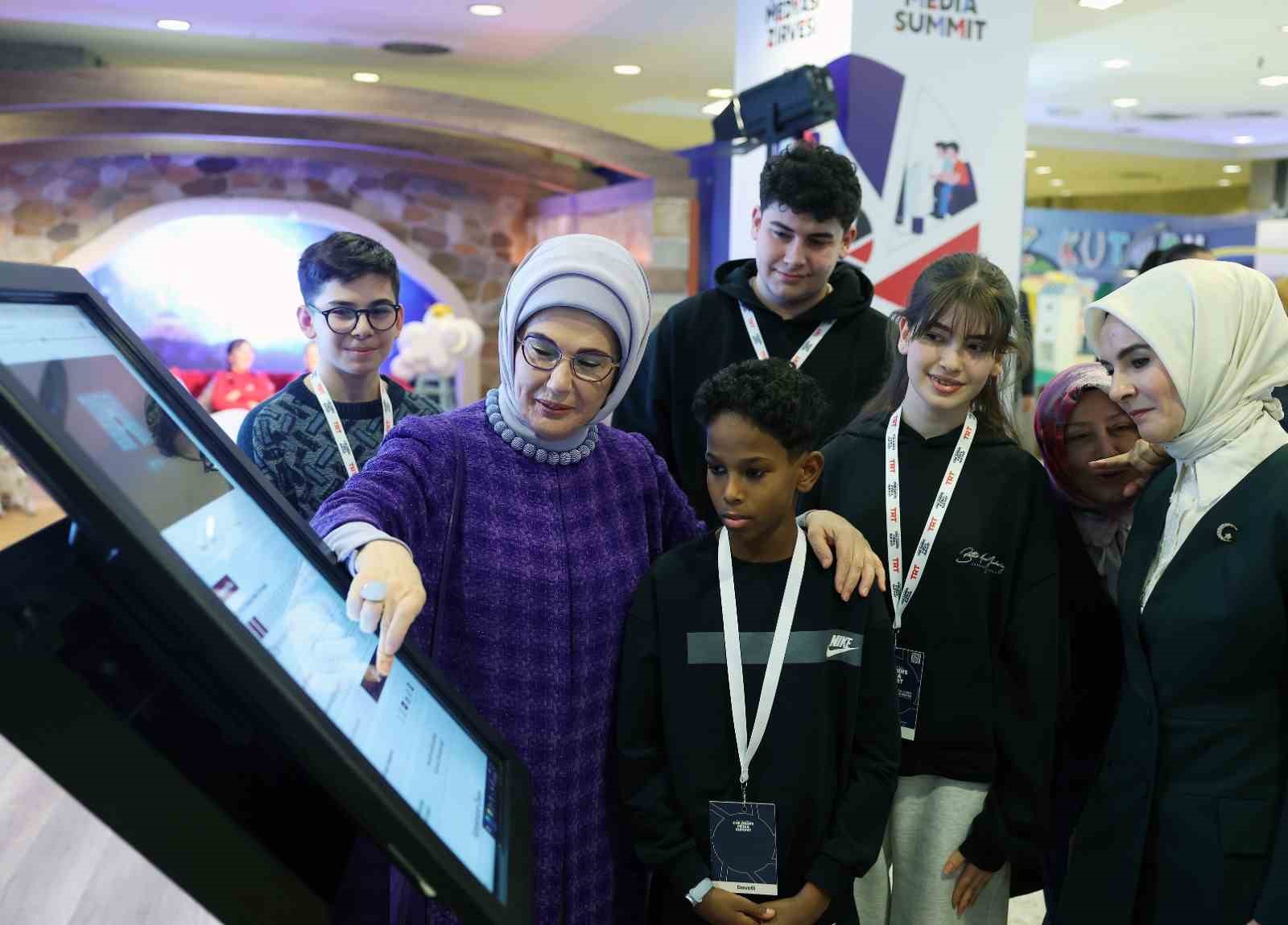 emine erdogan trt uluslararasi cocuk medyasi zirvesine katildi 3 GeSU4sIR