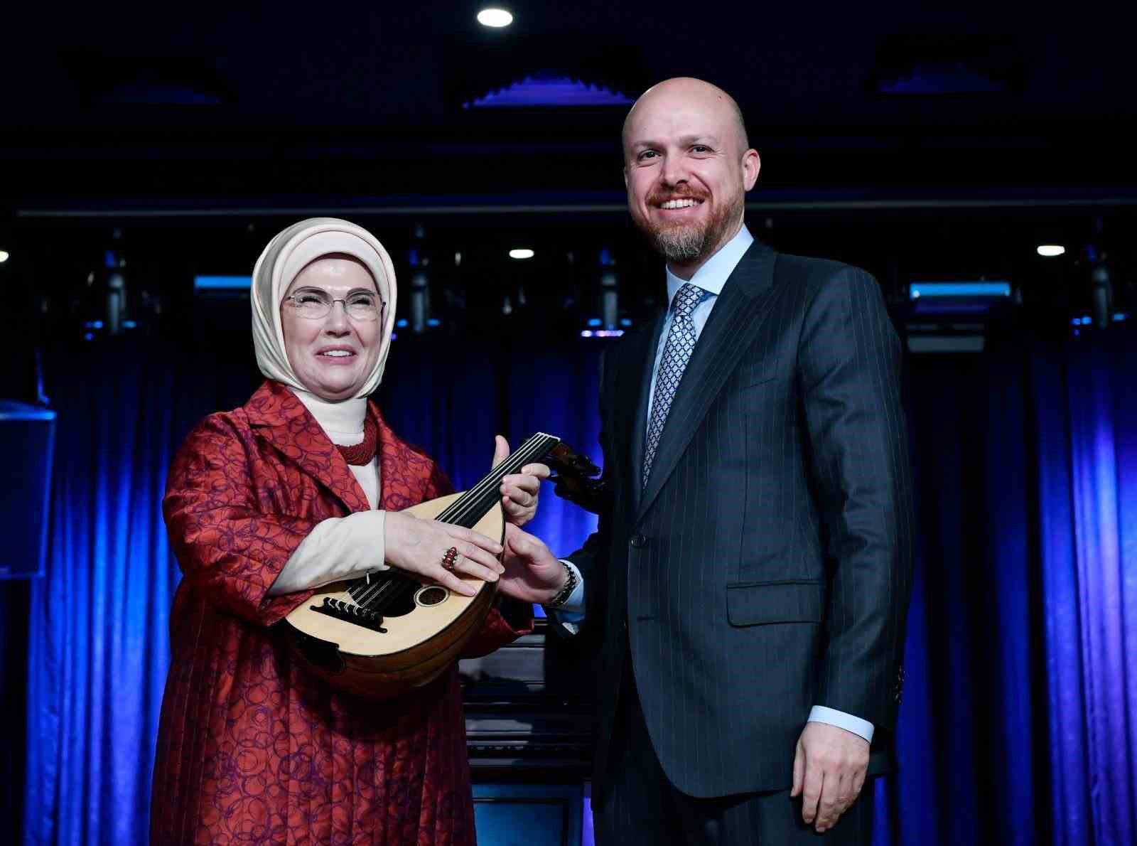emine erdogan turk muzigini olusturan tum dallari varligimizin ayrilmaz bir parcasi olarak gormek zorundayiz Y1619tWL