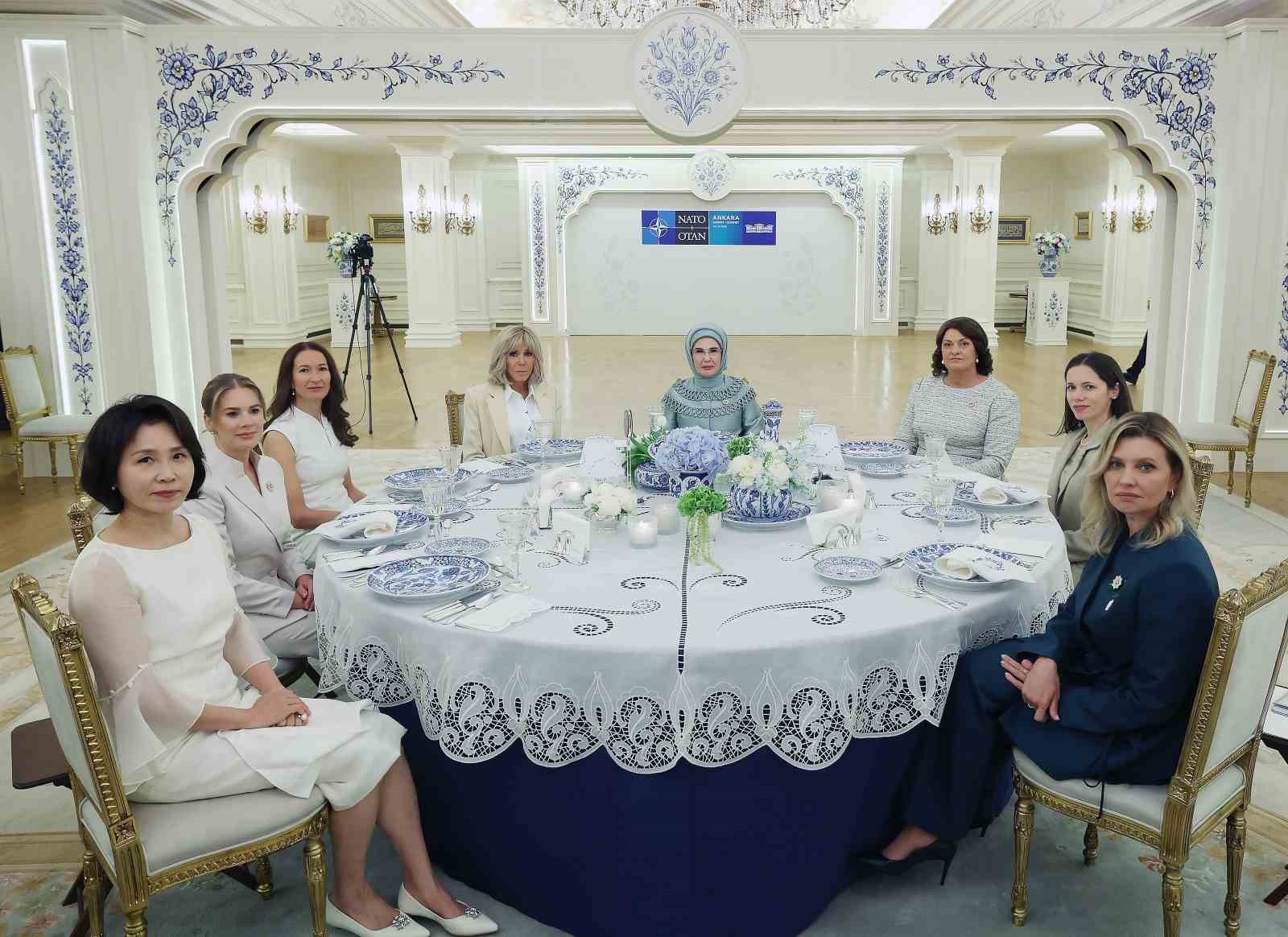 Emine Erdoğan’ın NATO marjında buluşturduğu lider eşleri "Çocuklar, Teknoloji ve Güvenlik" konusunu ele aldı 5 emine erdoganin nato marjinda bulusturdugu lider esleri cocuklar teknoloji ve guvenlik konusunu ele aldi N15w1kGZ