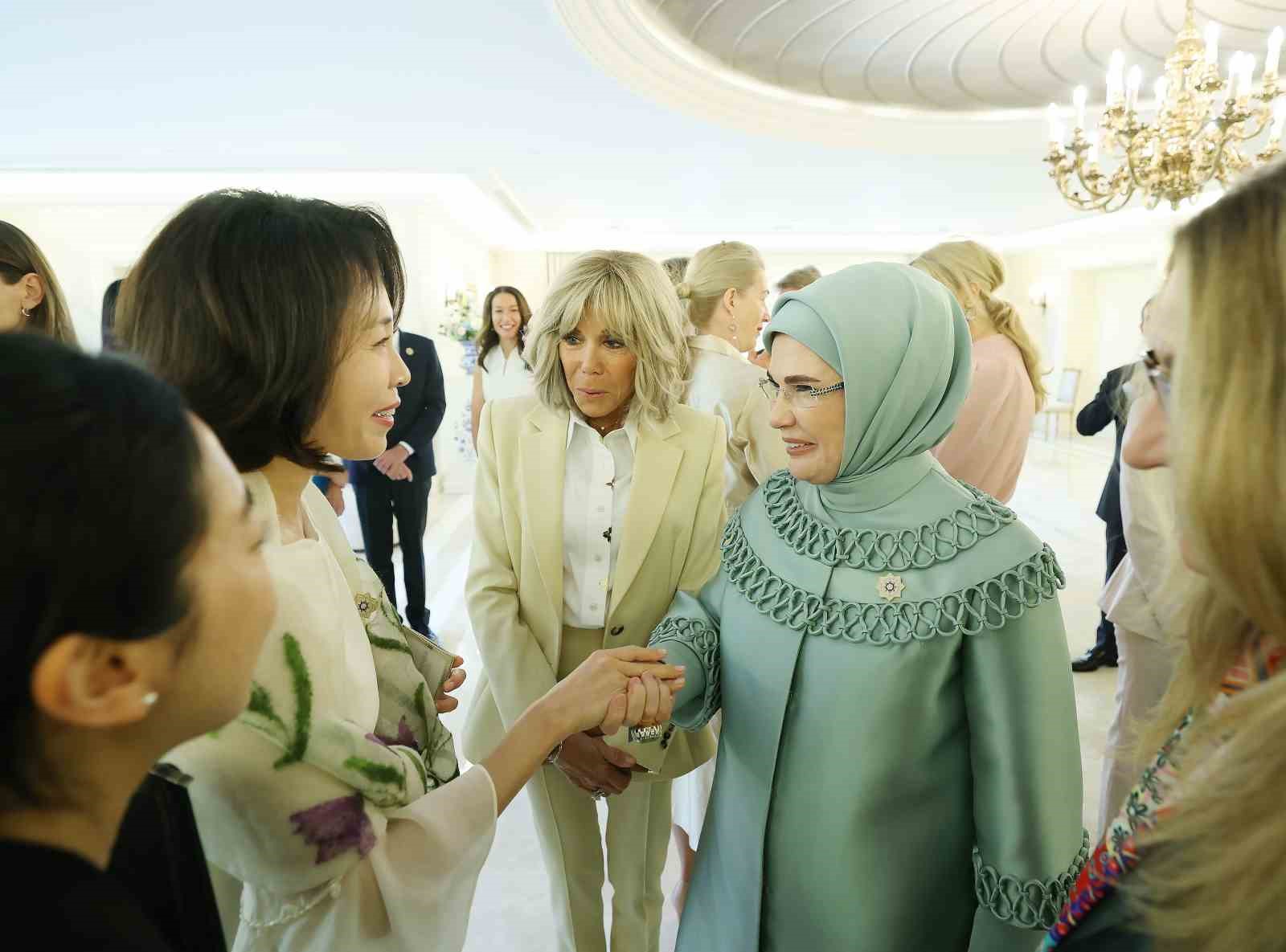 Emine Erdoğan’ın NATO marjında buluşturduğu lider eşleri "Çocuklar, Teknoloji ve Güvenlik" konusunu ele aldı 6 emine erdoganin nato marjinda bulusturdugu lider esleri cocuklar teknoloji ve guvenlik konusunu ele aldi edEkgPFN