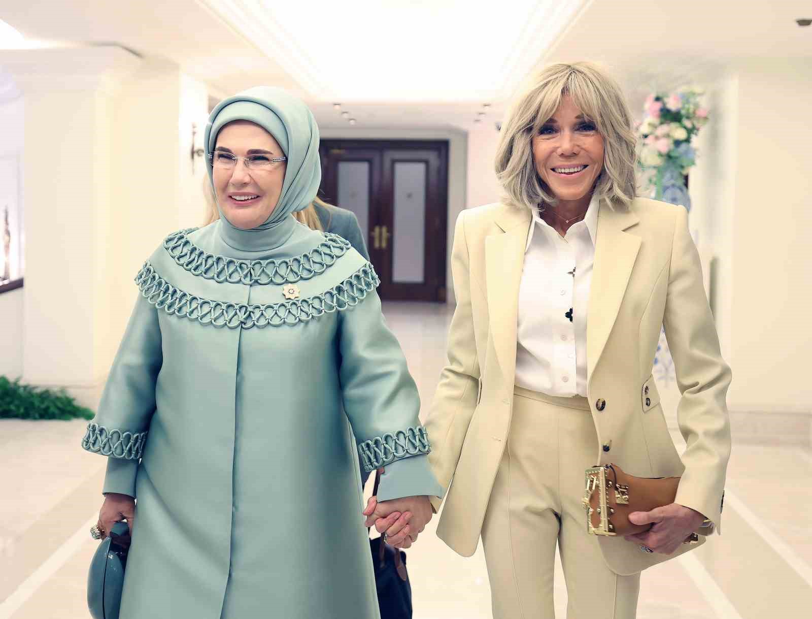 Emine Erdoğan’ın NATO marjında buluşturduğu lider eşleri "Çocuklar, Teknoloji ve Güvenlik" konusunu ele aldı 13 emine erdoganin nato marjinda bulusturdugu lider esleri cocuklar teknoloji ve guvenlik konusunu ele aldi iUGz5hTl