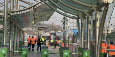 eminonunde-tramvay-raydan-cikti-9RKH7wx8.jpg