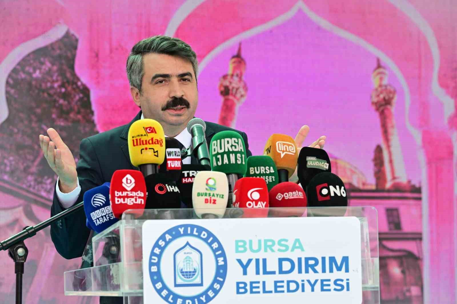 emirsultanda erguvan bayrami coskusu 5