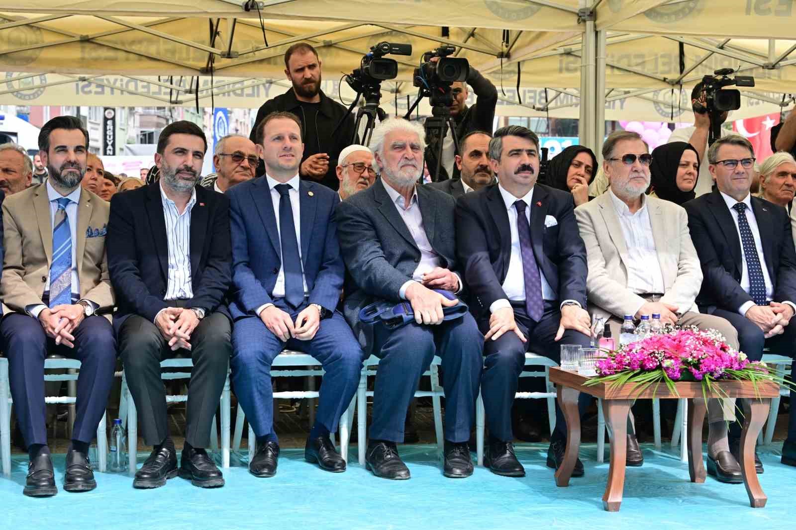 emirsultanda erguvan bayrami coskusu 9 HinaHlRU