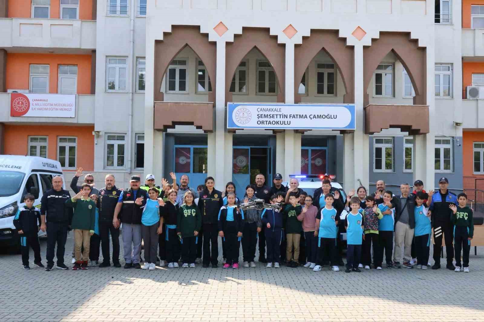 emniyet ekiplerinden ogrencilere akran zorbaligi ve siber suclar bilgilendirmesi 1 nOwPcSYW