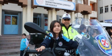 emniyet-ekiplerinden-ogrencilere-akran-zorbaligi-ve-siber-suclar-bilgilendirmesi-hCL9Pb3k.jpg