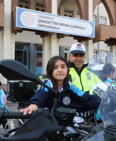 emniyet-ekiplerinden-ogrencilere-akran-zorbaligi-ve-siber-suclar-bilgilendirmesi-hCL9Pb3k.jpg