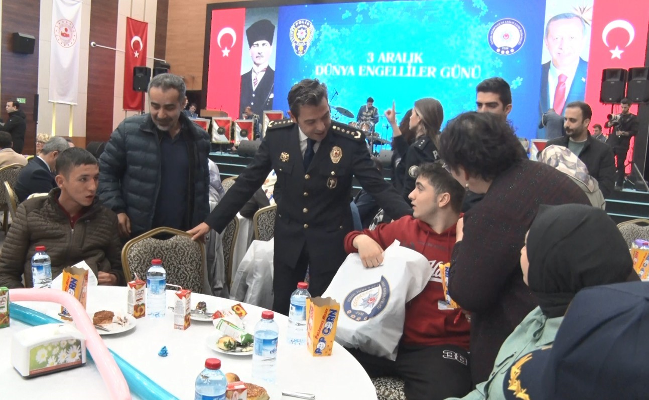 emniyet genel mudurlugunden dunya engelliler gunune ozel program 2 hV1PytNi