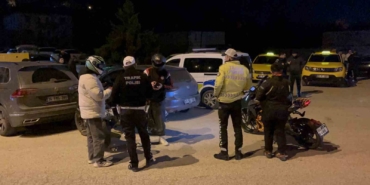 emniyet-konuralpde-huzur-uygulamasi-yapti-STmLEr9p.jpg