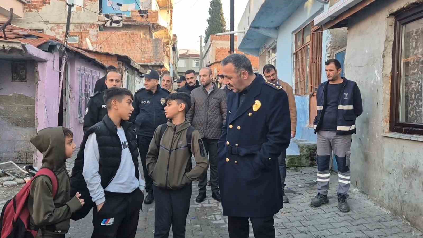emniyet muduru sabahin ilk isiklarinda aydogduya geldi burasi sehrin en temiz mahallesi olacak 1 M1eb13HY