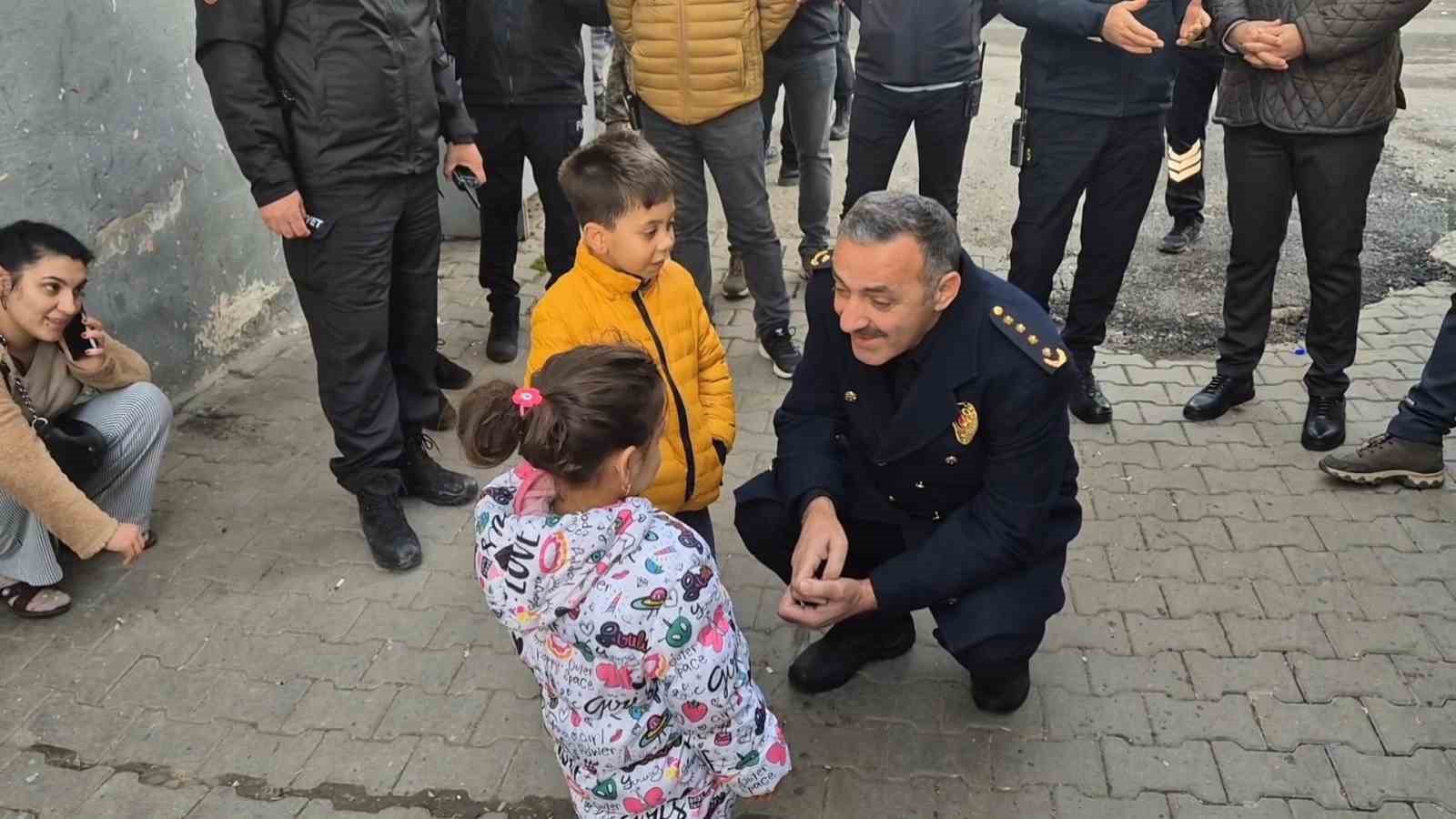 emniyet muduru sabahin ilk isiklarinda aydogduya geldi burasi sehrin en temiz mahallesi olacak 2 KhE7zOSw