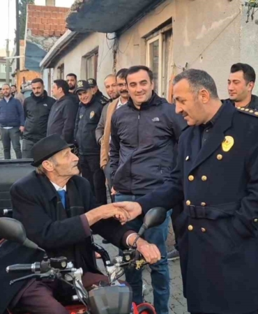 emniyet-muduru-sabahin-ilk-isiklarinda-aydogduya-geldi-burasi-sehrin-en-temiz-mahallesi-olacak-matb7kbv.jpg