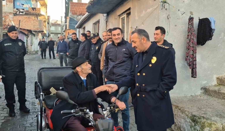 emniyet-muduru-sabahin-ilk-isiklarinda-aydogduya-geldi-burasi-sehrin-en-temiz-mahallesi-olacak-matb7kbv.jpg