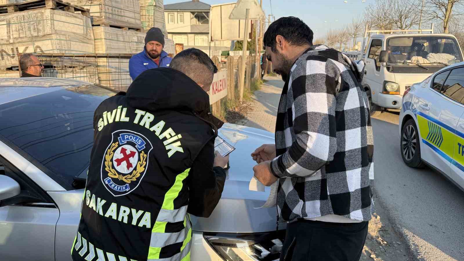 emniyet seridinde gidenler drona yakalandi 10 dakikada 15 araca 300 bin lira ceza 2 3kiOjrld