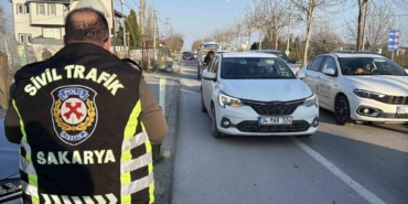 emniyet-seridinde-gidenler-drona-yakalandi-10-dakikada-15-araca-300-bin-lira-ceza-3gezgfEA.jpg