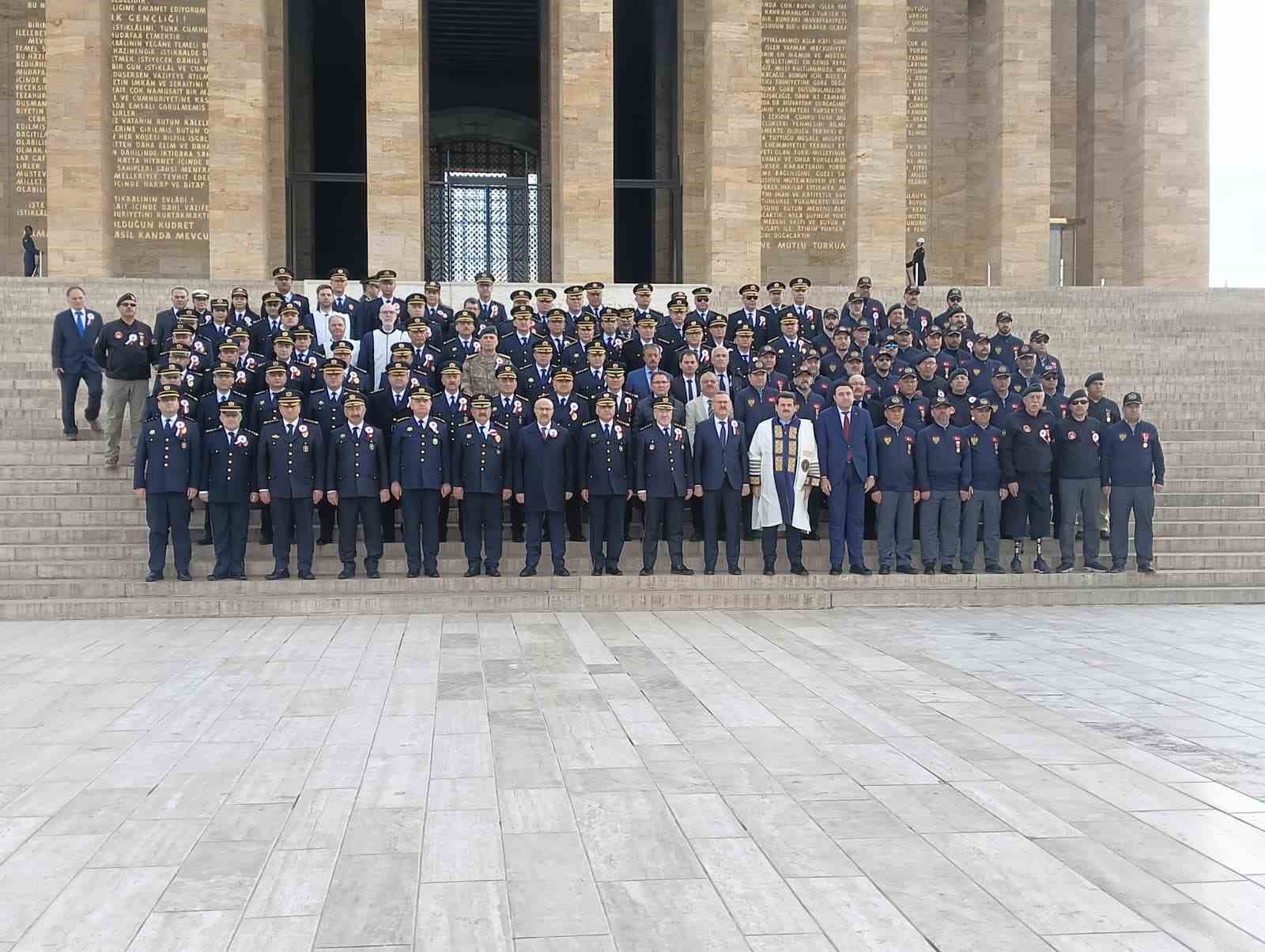 emniyet teskilati anitkabiri ziyaret etti 0 uieqJTiw