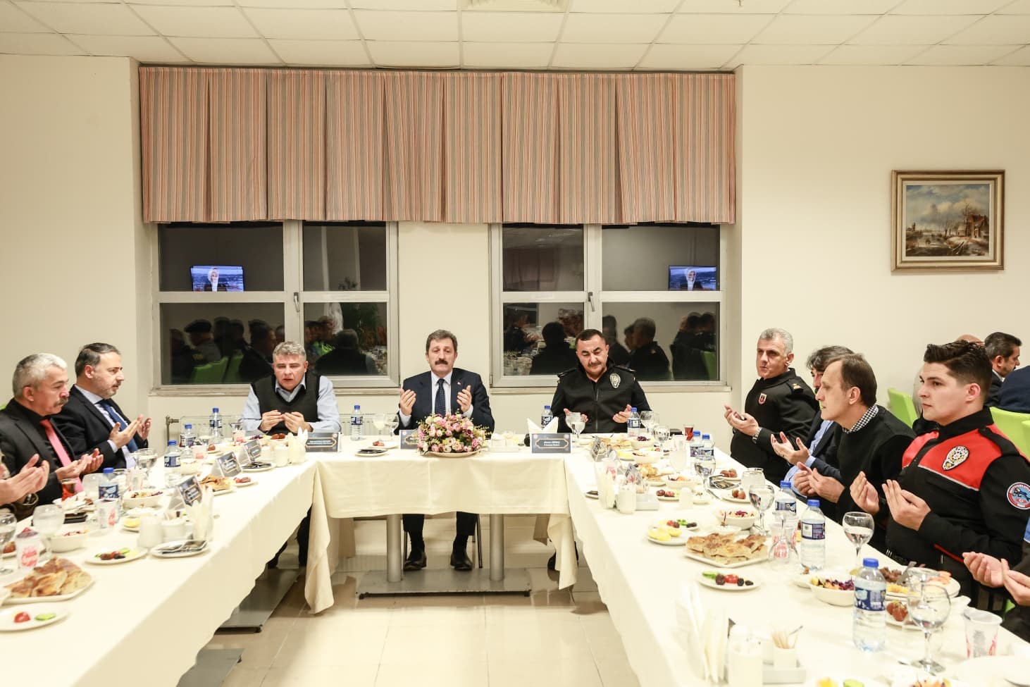 emniyet teskilati iftarda bulustu samsunun huzuru icin 724 gorev basindayiz 0 mbyJPpOh