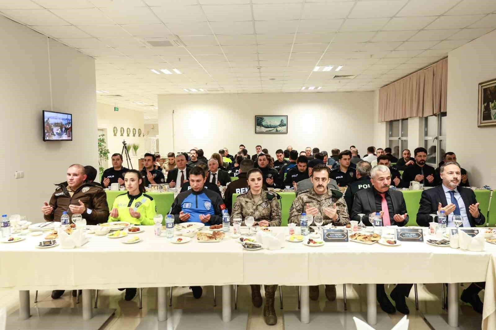 emniyet teskilati iftarda bulustu samsunun huzuru icin 724 gorev basindayiz 1 v4sbXSng