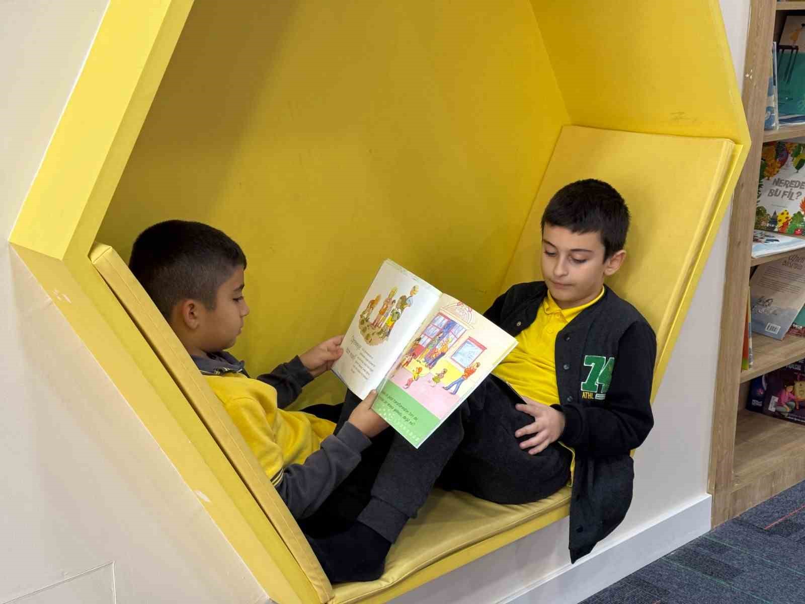 Emniyetevleri Çocuk Kütüphanesi minik ziyaretçilerini ağırlıyor 7 emniyetevleri cocuk kutuphanesi minik ziyaretcilerini agirliyor 3 GLz4yu1I