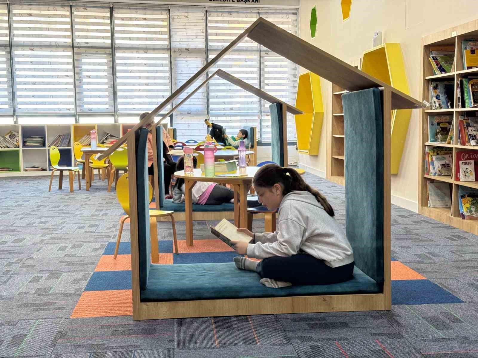 Emniyetevleri Çocuk Kütüphanesi minik ziyaretçilerini ağırlıyor 9 emniyetevleri cocuk kutuphanesi minik ziyaretcilerini agirliyor 5