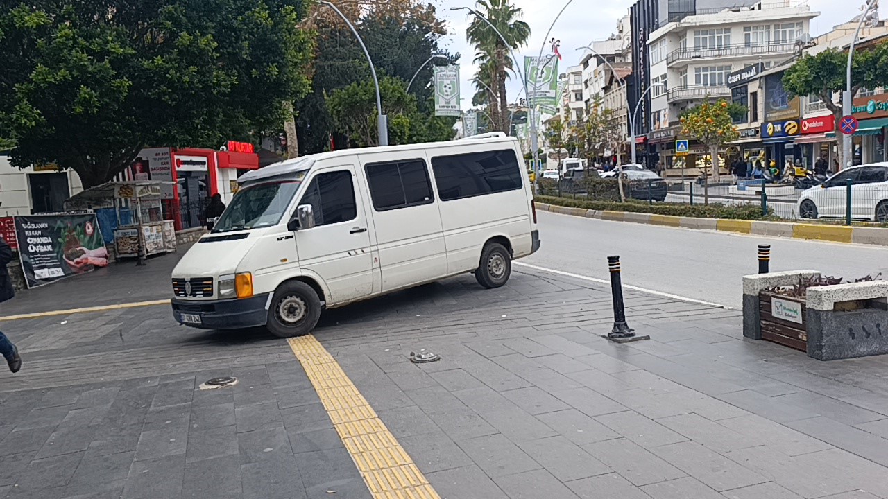 emniyetin teknolojik gucu gozcu hapis cezasi bulunan firariyi arac surerken tespit etti 4 tqQd68c3