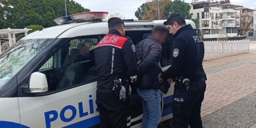 emniyetin-teknolojik-gucu-gozcu-hapis-cezasi-bulunan-firariyi-arac-surerken-tespit-etti-I1cH9Gn5.jpg