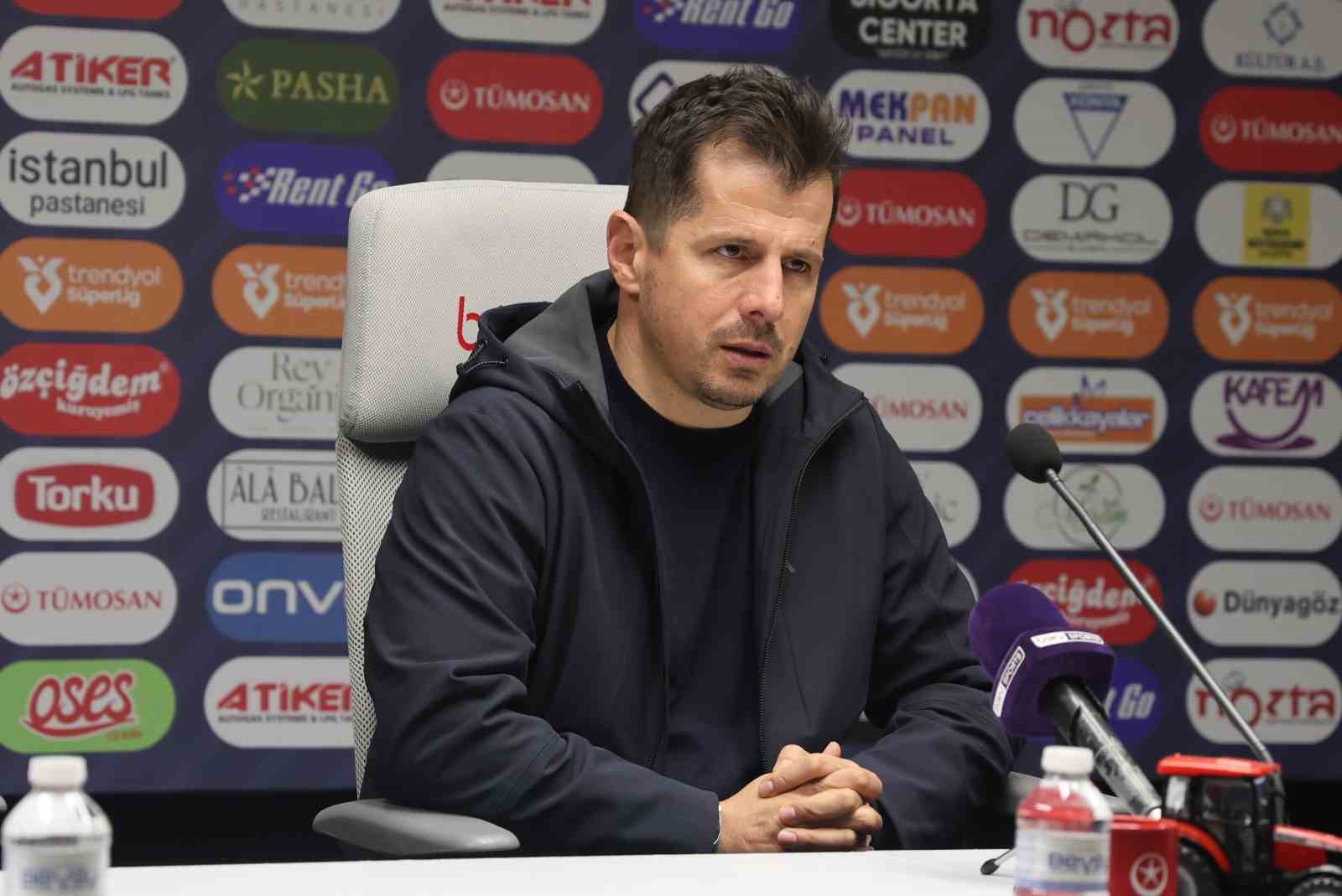 emre belozoglu oyuncular icin de bizim icin de zor bir surec 0 hWc63gWP