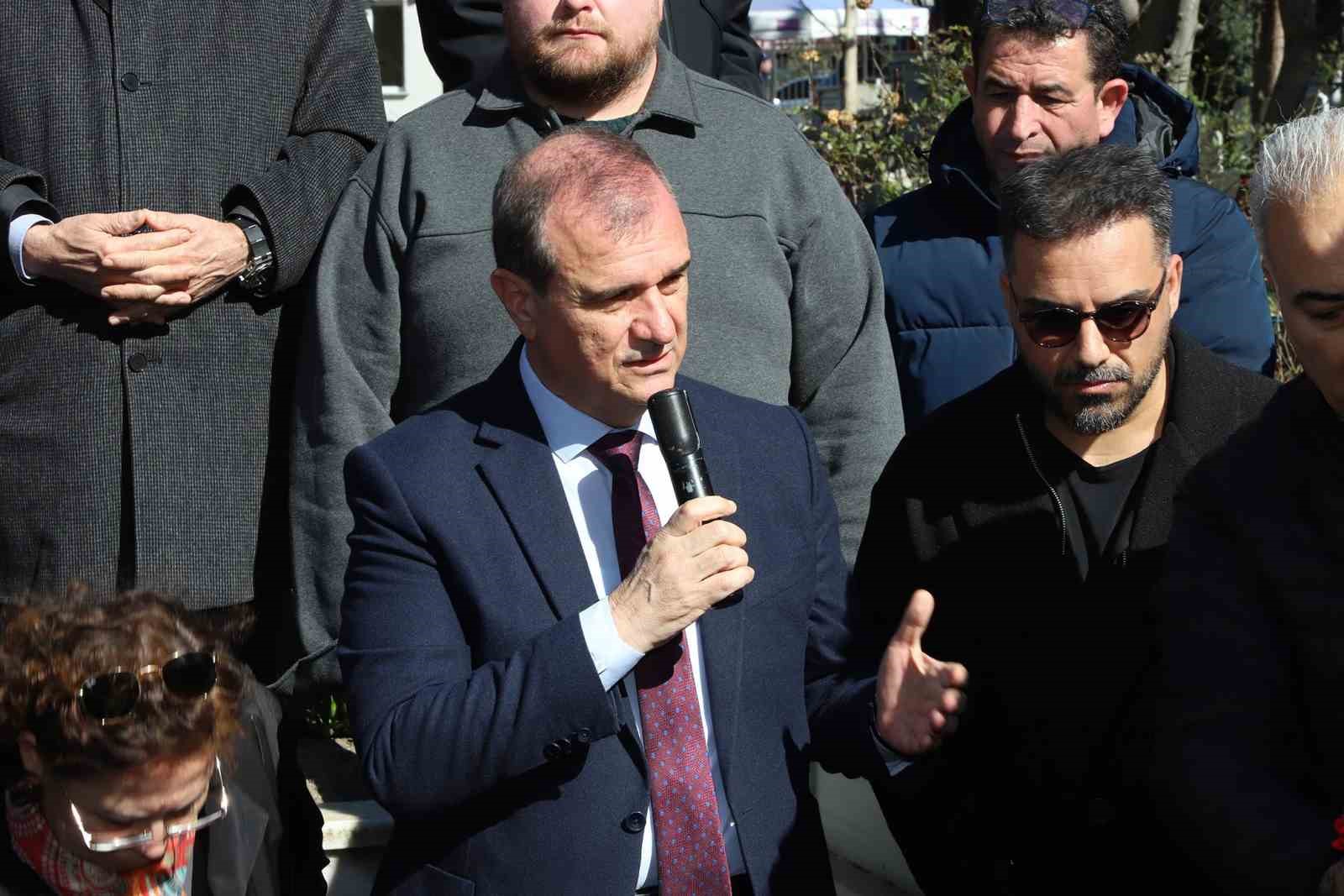 emre saltik vefatinin 9 yil donumunde kabri basinda anildi 2 U2yInP3E