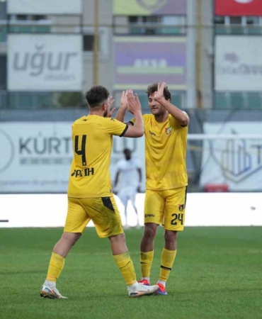 emrecan-uzunhan-ilk-lig-golunu-kaydetti-yuasKGhD.jpg