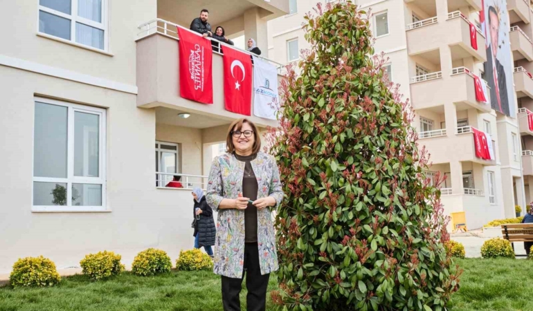 en-az-4-cocugu-olan-ailelere-cekilissiz-kurasiz-ev-verilecek-aIIkFBYw.jpg
