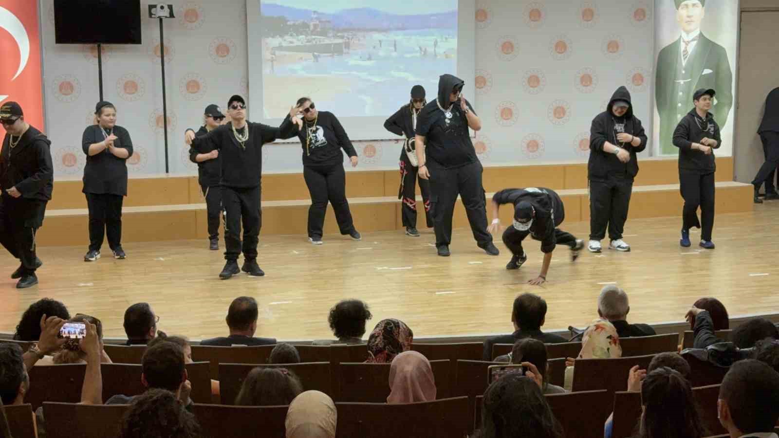 en degerli cocuklarin en ozel gunlerinde velilerin gosterisi alkis topladi 4 uIvnE6sr