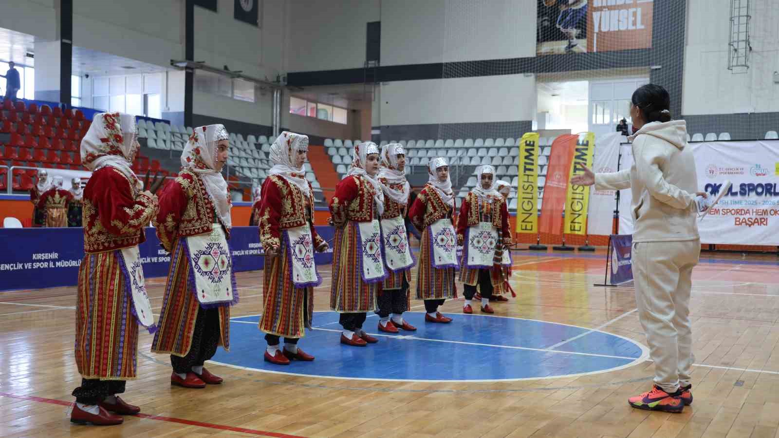 en guzel halk oyununu oynamak icin ter doktuler 3 Y9Dg3wEj