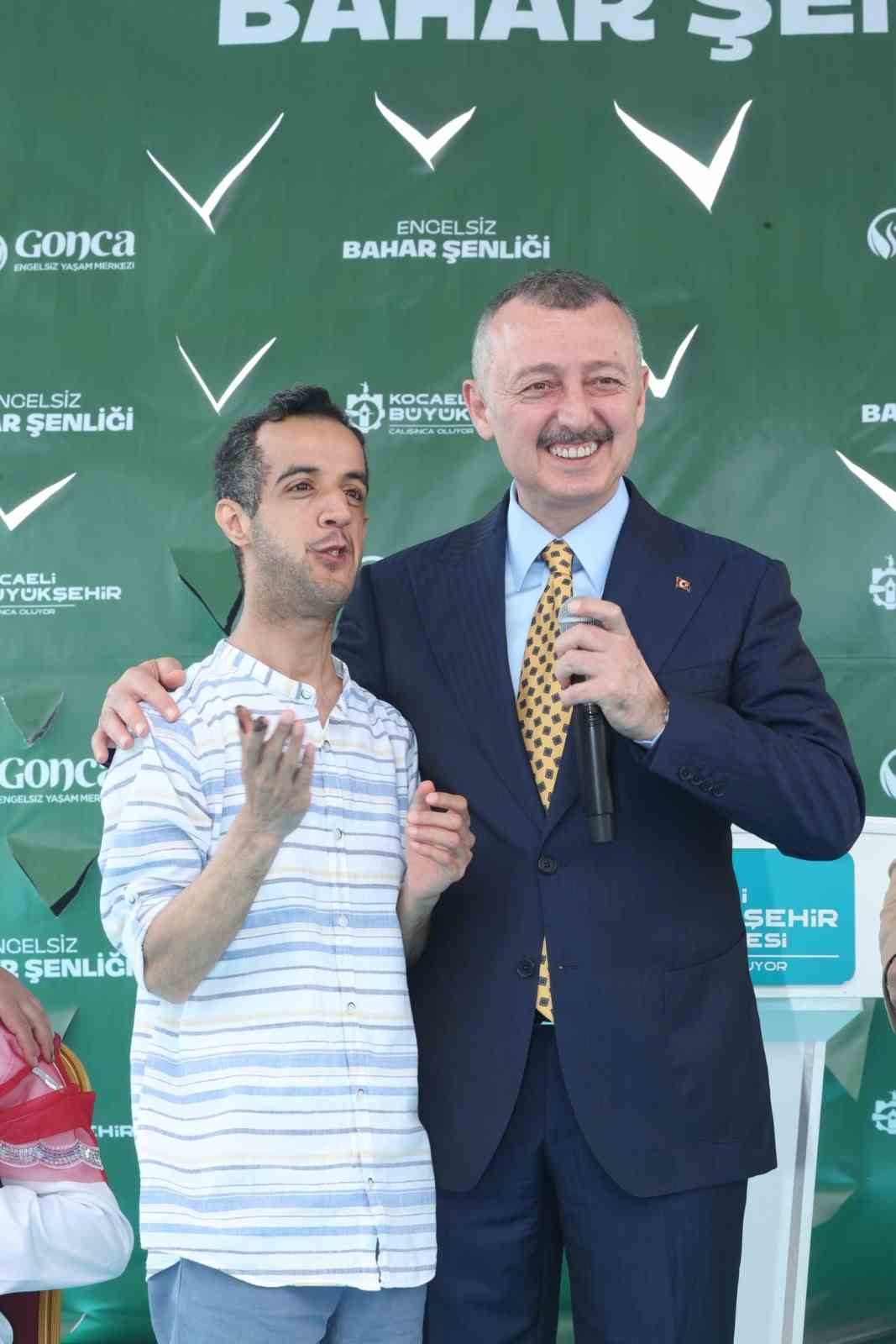 En özel birlik: Özel gençlere kına yakıldı, halaylar çekildi 12 en ozel birlik ozel genclere kina yakildi halaylar cekildi 8 5IK7nFDz